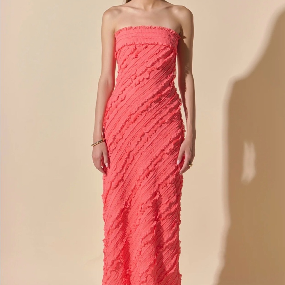 Strapless ruffled maxi dress